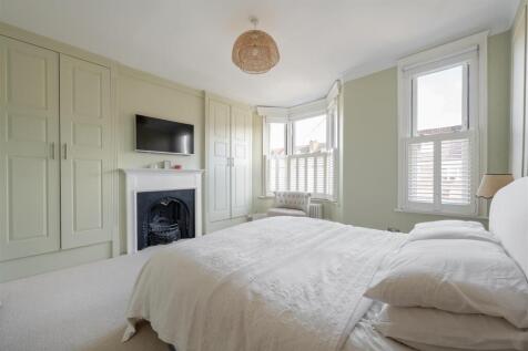 Cowslip Road, E18