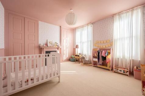 Cowslip Road, E18