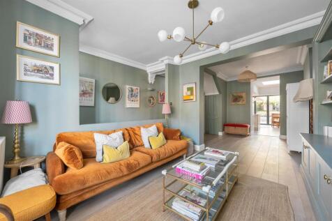 Cowslip Road, E18