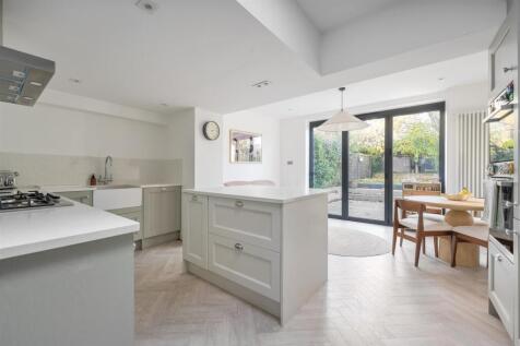 Cowslip Road, E18