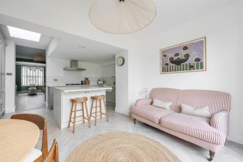 Cowslip Road, E18
