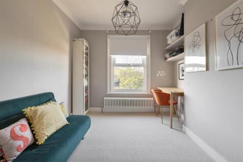 Cowslip Road, E18