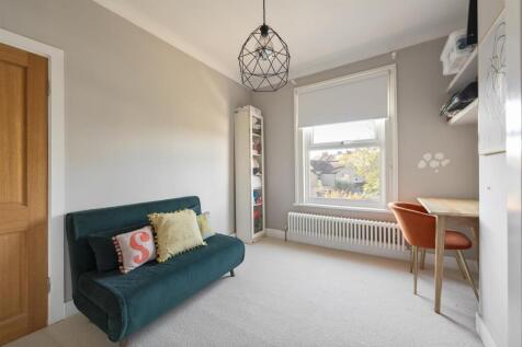 Cowslip Road, E18