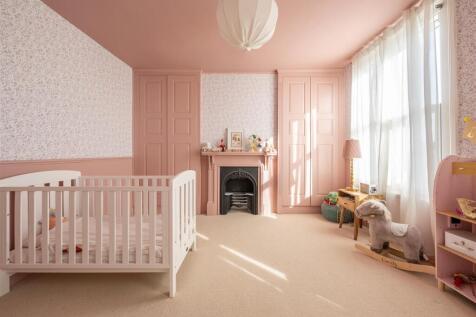 Cowslip Road, E18