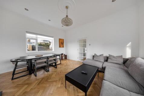 Lansdowne Road E18