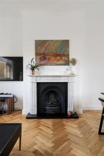 Lansdowne Road E18