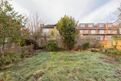 Lansdowne Road E18