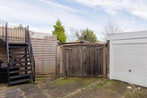 Lansdowne Road E18