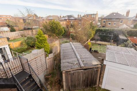 Lansdowne Road E18