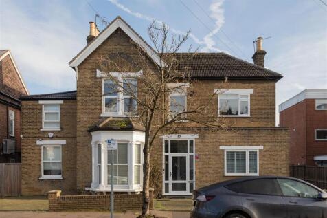 Lansdowne Road E18