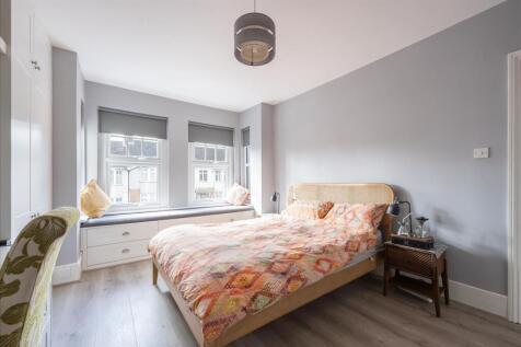 Gordon Road, E18