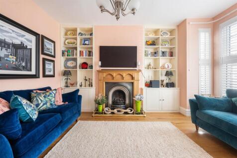 Gordon Road, E18