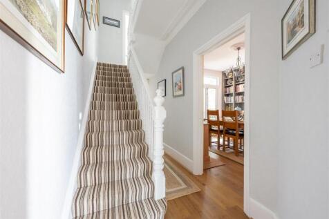 Gordon Road, E18