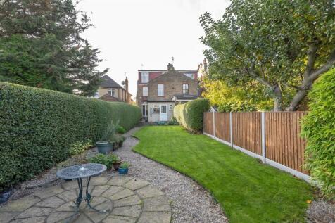 Gordon Road, E18