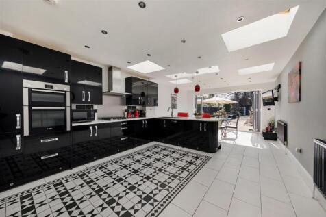 Maybank Road, E18