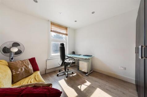 Maybank Road, E18