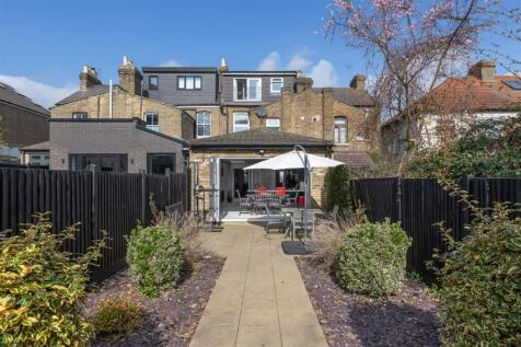 Maybank Road, E18