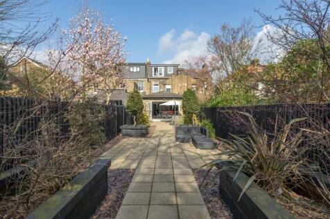 Maybank Road, E18