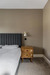 Brackley Square, E18