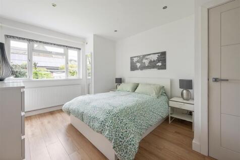 Chelmsford Road, E18