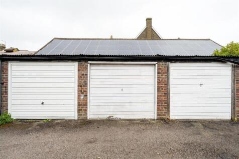 Chelmsford Road, E18