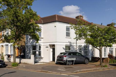 Pulteney Road, E18