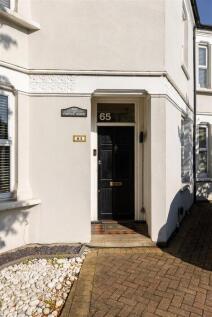 Pulteney Road, E18