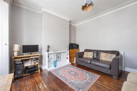 Wynndale Road, E18