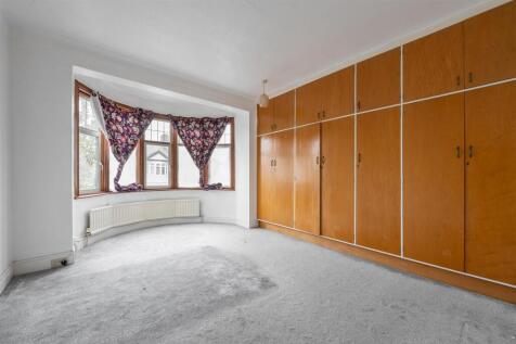 Wordsworth Avenue, E18