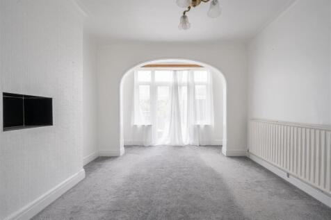 Wordsworth Avenue, E18