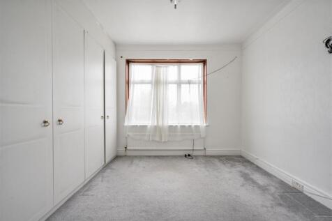 Wordsworth Avenue, E18