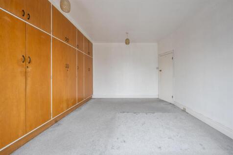 Wordsworth Avenue, E18