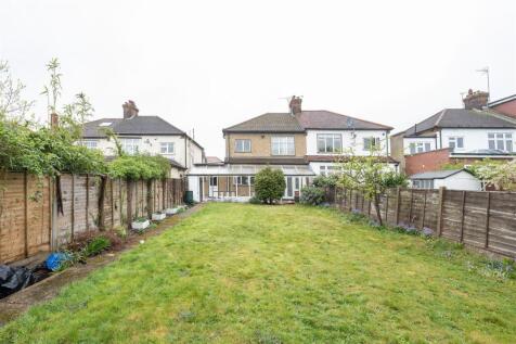 Wordsworth Avenue, E18