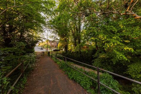 Brook Way, IG7