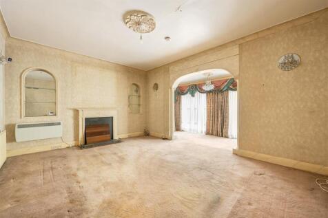 Hermitage Close, E18