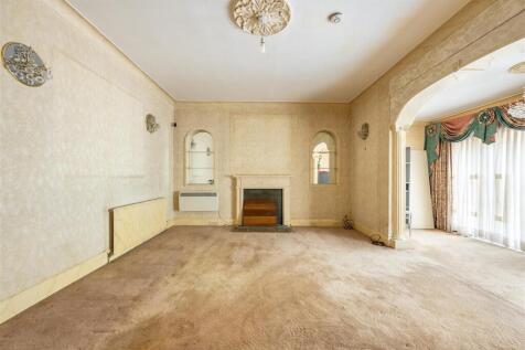 Hermitage Close, E18
