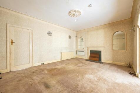 Hermitage Close, E18