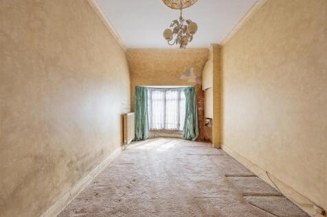 Hermitage Close, E18