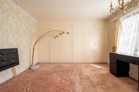 Hermitage Close, E18