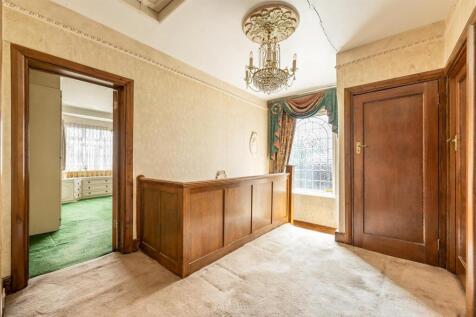 Hermitage Close, E18