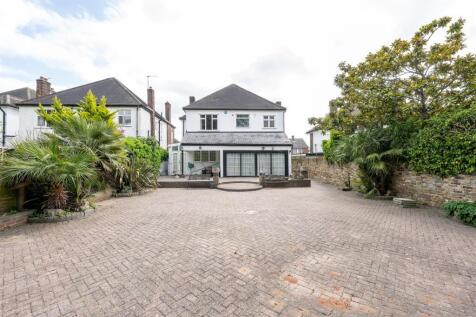 Hermitage Close, E18