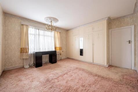 Hermitage Close, E18