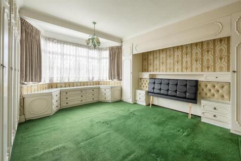 Hermitage Close, E18