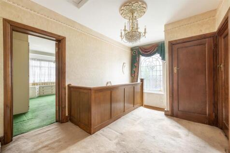 Hermitage Close, E18