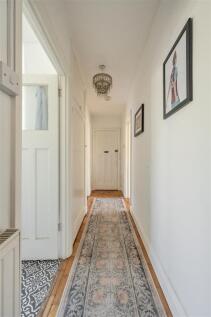 Onslow Gardens, E18