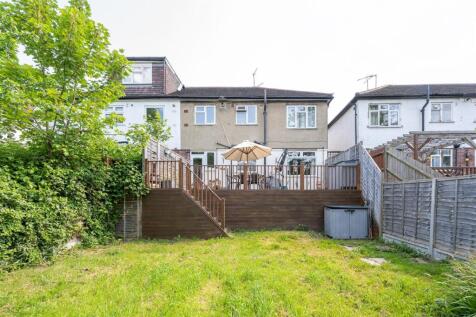 Onslow Gardens, E18