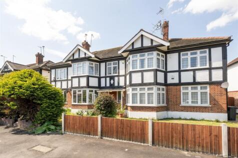 Onslow Gardens, E18