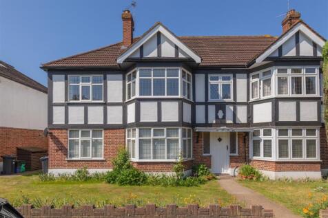 Onslow Gardens, E18
