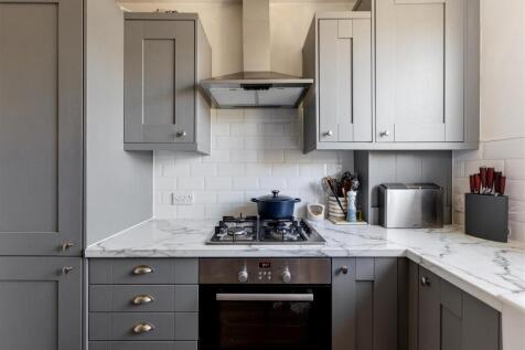 Onslow Gardens, E18