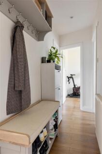 Onslow Gardens, E18